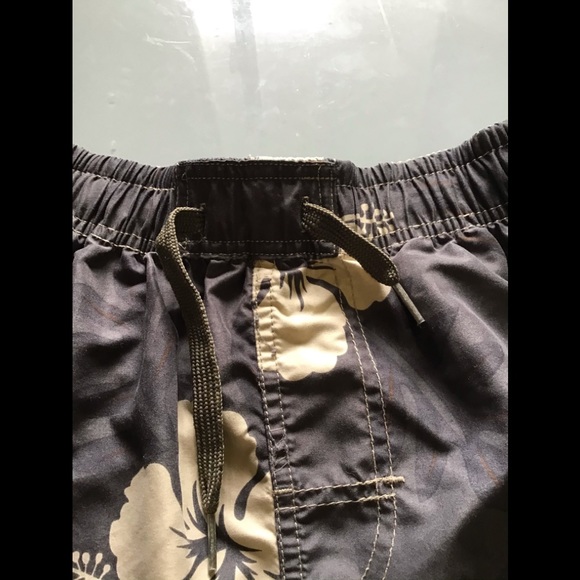 Men’s Hawaiian Print Swim Trunks - Picture 5 of 16